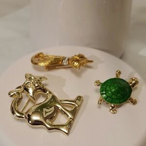 Elegant Gold and Green Animal Brooch Set